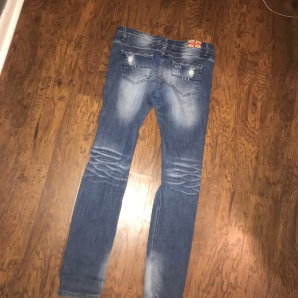 Distressed jeans - Picture 2 of 3